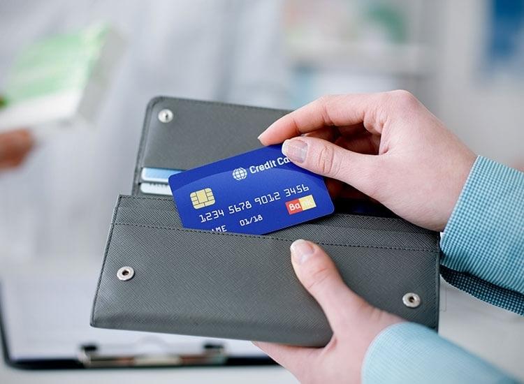 How to Effectively Manage Your Finances with a Credit Card