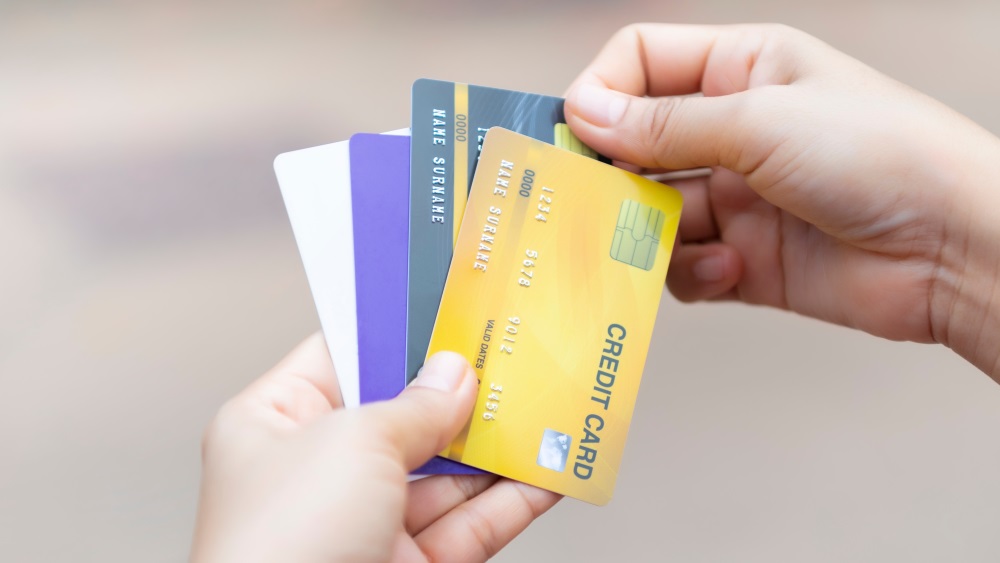 What to Know Before Choosing the Right Credit Card for Financial Affairs
